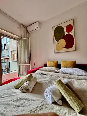 two beds sitting next to each other in a bedroom at San Pietro Intero Alloggio -PANE&MELE- in Rome