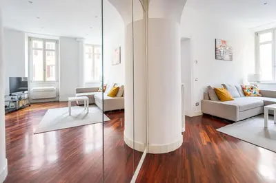 a living room with a couch and a table at La corte di Merlino - Apt centrale di pregio in Rome
