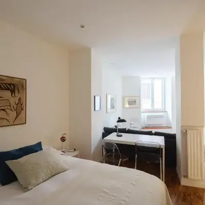 Modern pied a terre near Piazza Navona
