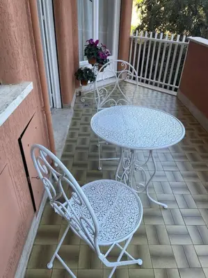 two chairs and a table on a balcony at Splendido appartamento in Rome