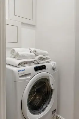 a washing machine in a kitchen with towels on top at Homs Boutique Apartment in Rome
