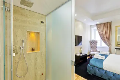 a hotel room with a shower and a bed at Spanish Gold Edition in Rome