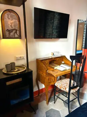 a desk and a chair in a room with a desk at The Grand Tour Bed & Breakfast in Rome