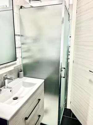 a bathroom with a sink and a shower with a mirror at 15 Min. Colosseo 2 - Casa di Micca in Rome