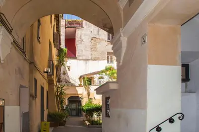 an alley with an archway in a city at Campo De Fiori- Deluxe&Relax in Rome