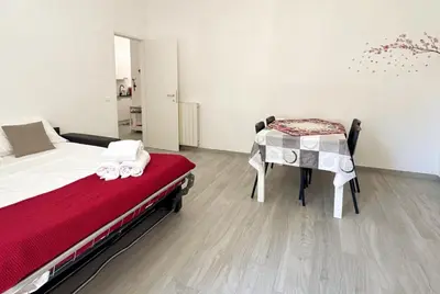 a bedroom with a bed and a table in it at Appartamento per 4 persone a Garbatella - My Garba in Rome