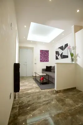 a living room with a couch and a skylight at Comfort in Centro, benvenuti nella Cosy House in Rome