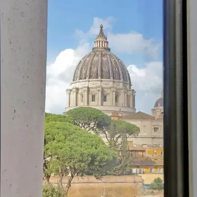 YCH-Una finestra sulla Cupola di San Pietro