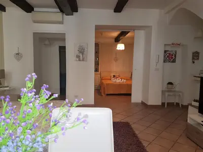 a living room with a couch and flowers in a room at Il Salotto di via Giulia in Rome