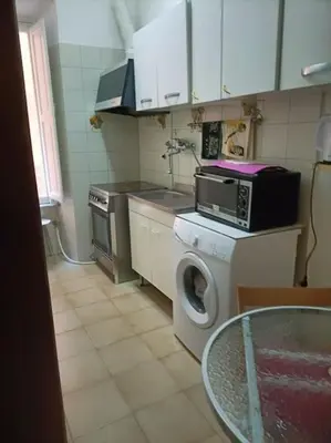 a kitchen with a washing machine and a microwave at Appartamento di Mila in Rome