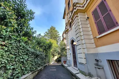 an alleyway with a building and a door at Vatican apartment with parking in Rome