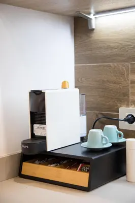 a coffee maker with two mugs on a counter at Ghirlanda House in Rome