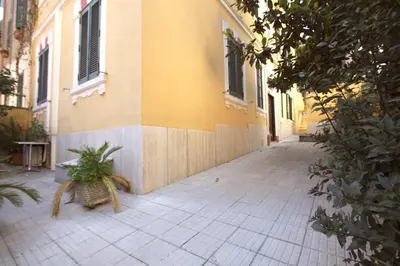 a building with a basket of plants next to a street at Sara Holiday House in Rome