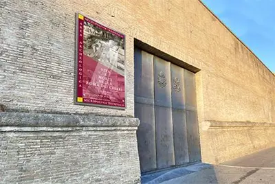 a sign on the side of a brick building at Apartment Vatican Vista in Rome