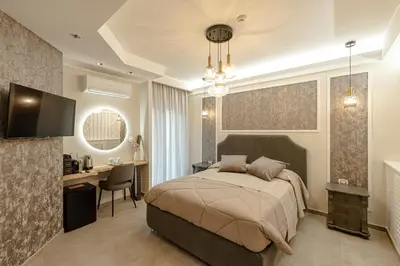 a bedroom with a bed and a desk and a deskablish at Bed & Breakfast Il Narciso in Rome
