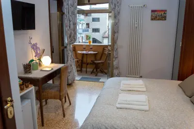 a small room with a bed and a table and a desk at TESTACCIO XIX-XXV Bed & Breakfast in Rome