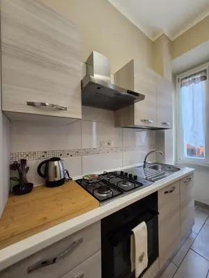 a kitchen with a stove and a stove top oven at Beatrice's House Spa Bath Privata e Parcheggio Gratuito a Roma in Rome