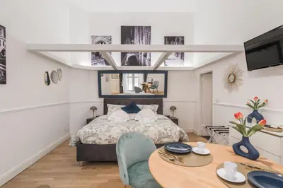 a bedroom with a bed and a table with chairs at Scipioni Vatican Studio distante 10 minuti a piedi dal Vaticano in Rome