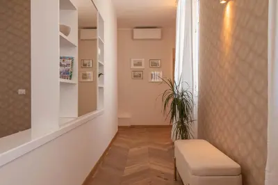 a hallway with a bench and a window at Suite dei Re di Roma in Rome