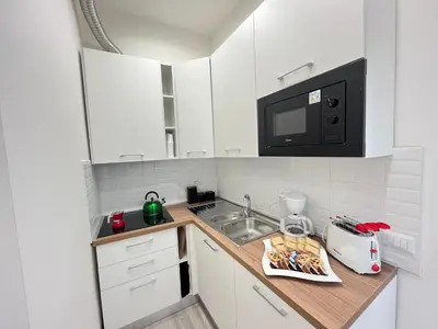a small kitchen with a sink and a microwave at SpecchiamoR in Rome