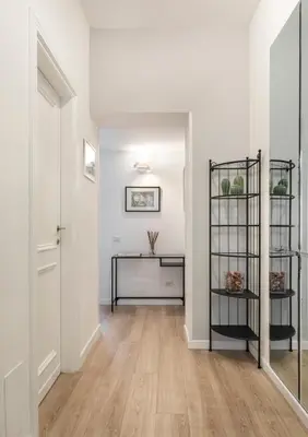 an empty hallway with a door and a shelf at Allegra Domus in Rome