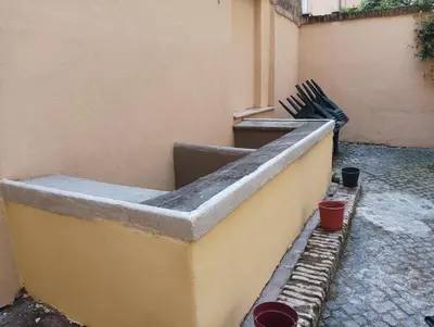 a cement sink on the side of a building at Domus Fanti in Rome