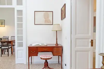a room with a desk with a lamp and a stool at suity I cozy belli apartment in Rome