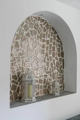 a niche with a stone wall with two lanterns at MauveSweetRhome 2 in Rome