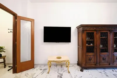 a room with a tv and a table and a cabinet at Monteverde - Vaticano - Esperienza Romana 1BDR by Hôtea in Rome