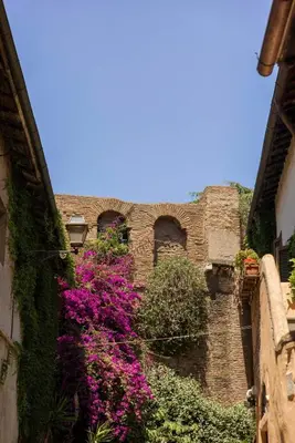 a stone building with flowers on the side of it at MauveSweetRhome 3 in Rome