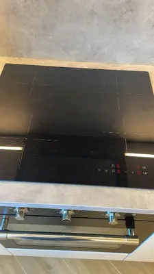 a microwave oven sitting on top of a table at Vatican Hill Apt in Rome