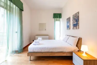 a bedroom with a bed and a large window at Re di Roma Lodge in Rome