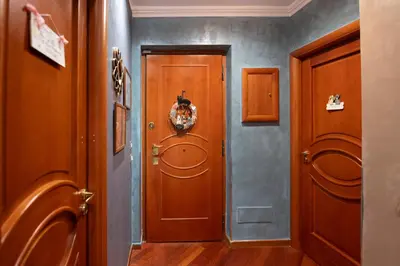 a hallway with two wooden doors at Interno 6 in Rome