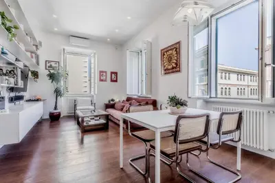a kitchen and living room with a table and chairs at Casa Jordan 47 in Rome