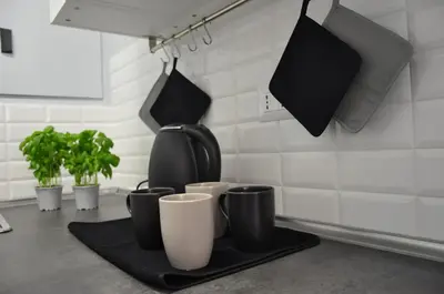 a kitchen counter with cups on a black tray at Casa del Giglio in Rome