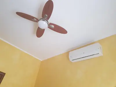 a ceiling fan and a air conditioner in a room at Pitagora House in Rome