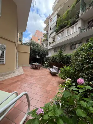a patio in a building with flowers and plants at Appartamento con giardino tra San Pietro e Stadio Olimpico Roma in Rome