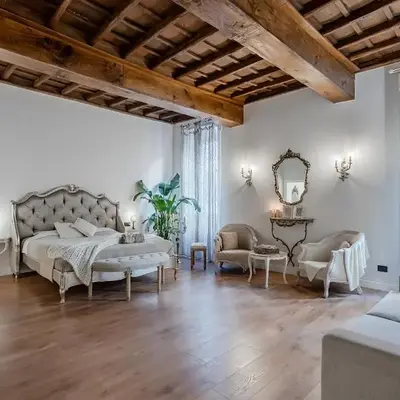 Trevi Fountain Elegant Apartment