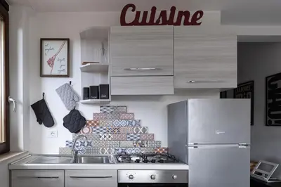 a kitchen with a stove and a refrigerator at Radio Guest House Intero Appartamento Moderno A Trastevere in Rome