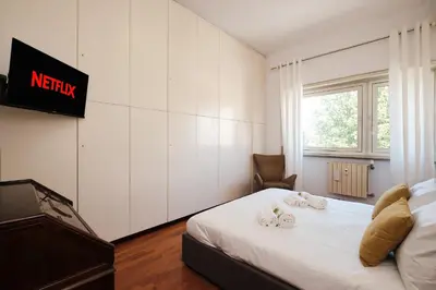a bedroom with a bed with towels on it at Elegante appartamento con 3 Camere da letto vicino il Centro in Rome