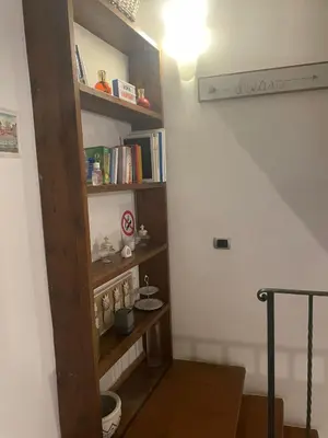 a room with a book shelf with books at La casa di vasco in Rome