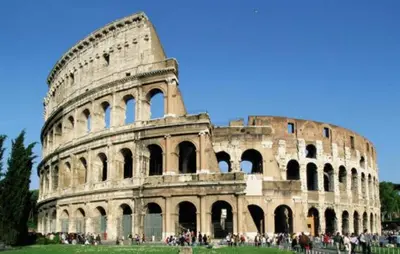 a large building with people standing in front of it at PIRAMIDE SHABBY by Casa e Lode - colosseum, air conditioning in Rome