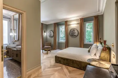 a bedroom with a bed and a bathroom at Essenze eleganti a Trastevere in Rome