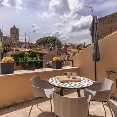 Piazza dei Renzi Trastevere building 4 bedroom with terrace