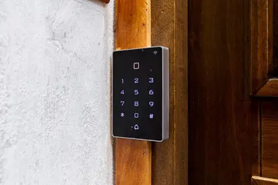 a remote control on the side of a wooden door at Dream Home in Rome