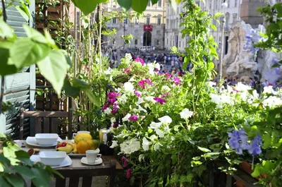 a table with a bunch of flowers in a garden at Appartamento Benincampi in Rome