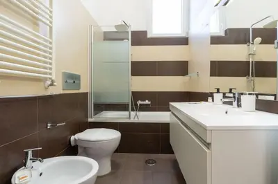 a bathroom with a toilet and a sink and a tub at A 10 min da San Giovanni Casa Indipendente in Rome