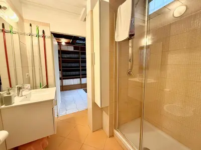 a bathroom with a glass shower and a sink at L'atelier - mostra sospesa in Rome