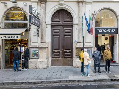 a group of people standing in front of a building at The Best Rent - One-bedroom flat in Tritone area in Rome