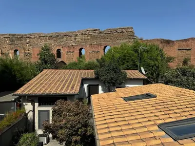 a building with a tile roof and a brick building at Casa indipendente con vista acquedotto romano in Rome